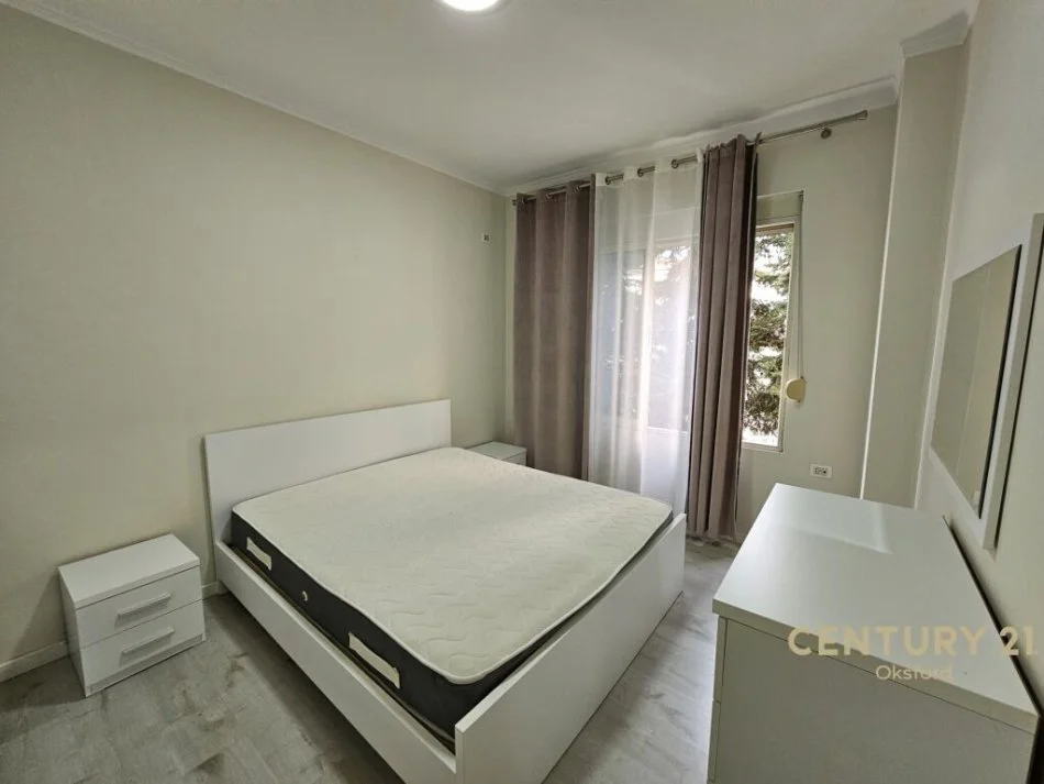 Tirane, jap me qera apartament 1+1 Kati 2, 80 m² 500 € (Liqeni i Thate)