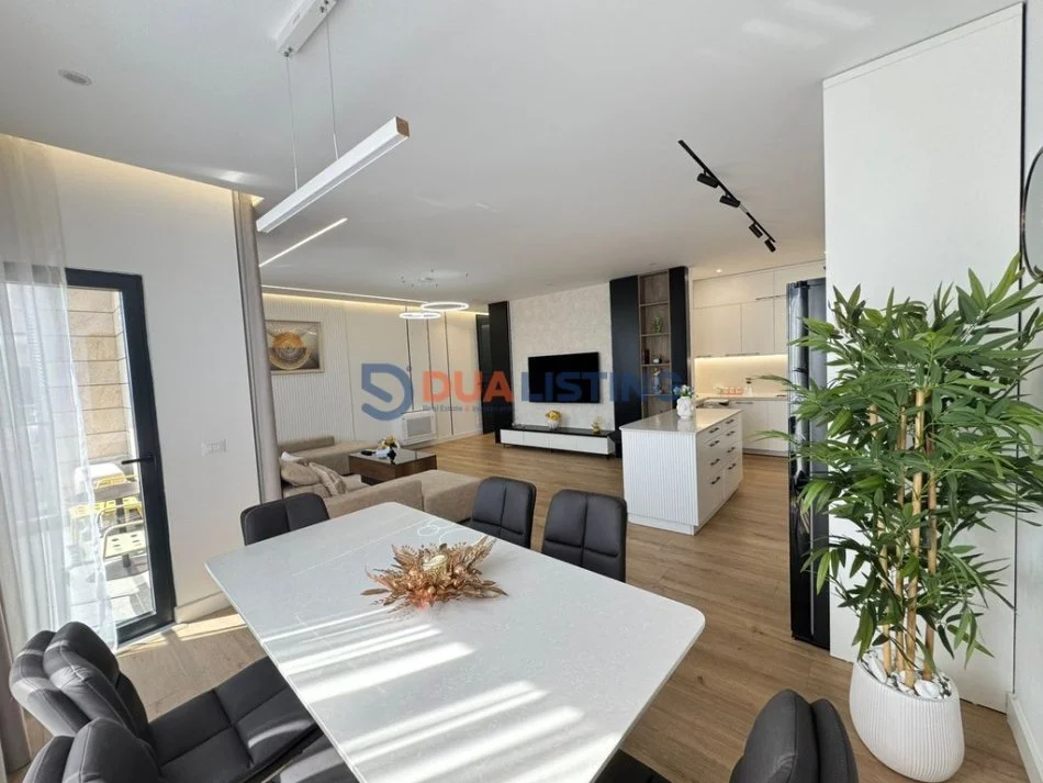 Tirane, shitet apartament 3+1+Ballkon Kati 8, 155 m² 312.000 € (Porcelan)