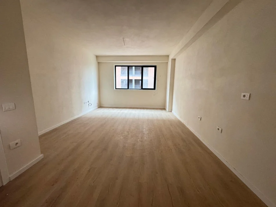 Tirane, shitet apartament 1+1+Ballkon Kati 4, 61 m² 98.000 € (bulevardi kashar)