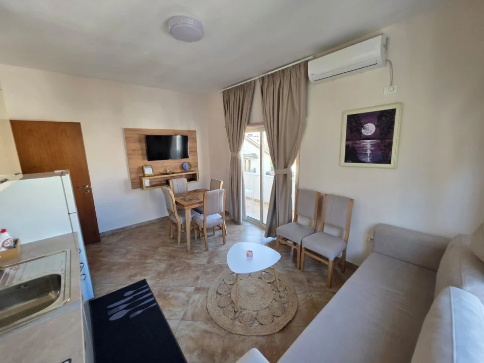 Tirane, jepet me qera apartament 2+1+Ballkon Kati 3, 90 m² 600 € (Rruga Rrapo Hekali)