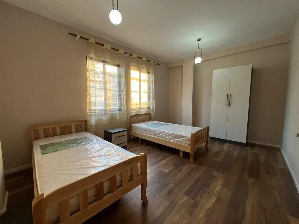 Tirane, jepet me qera apartament 2+1 Kati 3, 103 m² 800 € (myslym shyri)