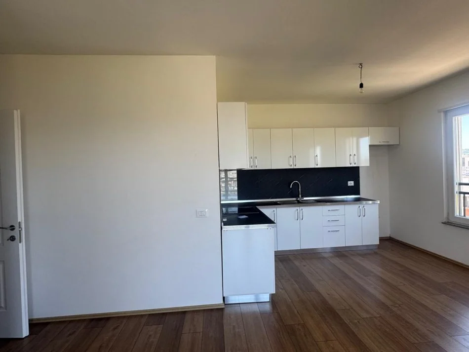 Tirane, shitet apartament 3+1+Ballkon Kati 9, 124 m² 166.850 € (Astir , Vila L2 , rr. Tom Plezha)