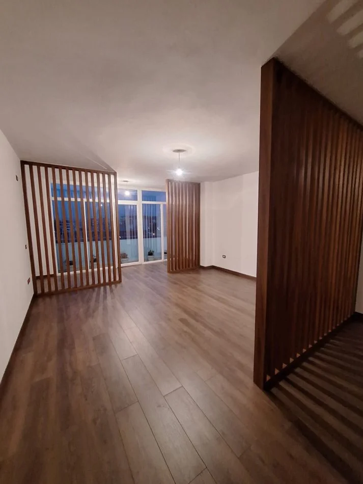 Tirane, shes apartament 2+1+Ballkon Kati 5, 120 m² 159.000 € (Don Bosko)