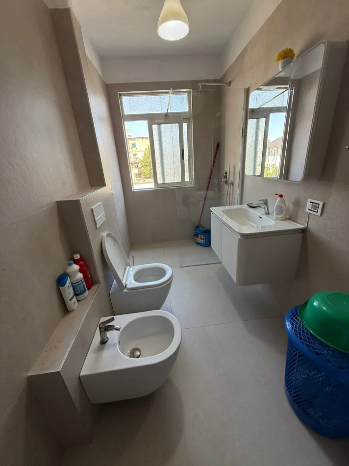Tirane, jepet me qera apartament 1+1 Kati 3, 60 m² 400 € (Ali Demi)