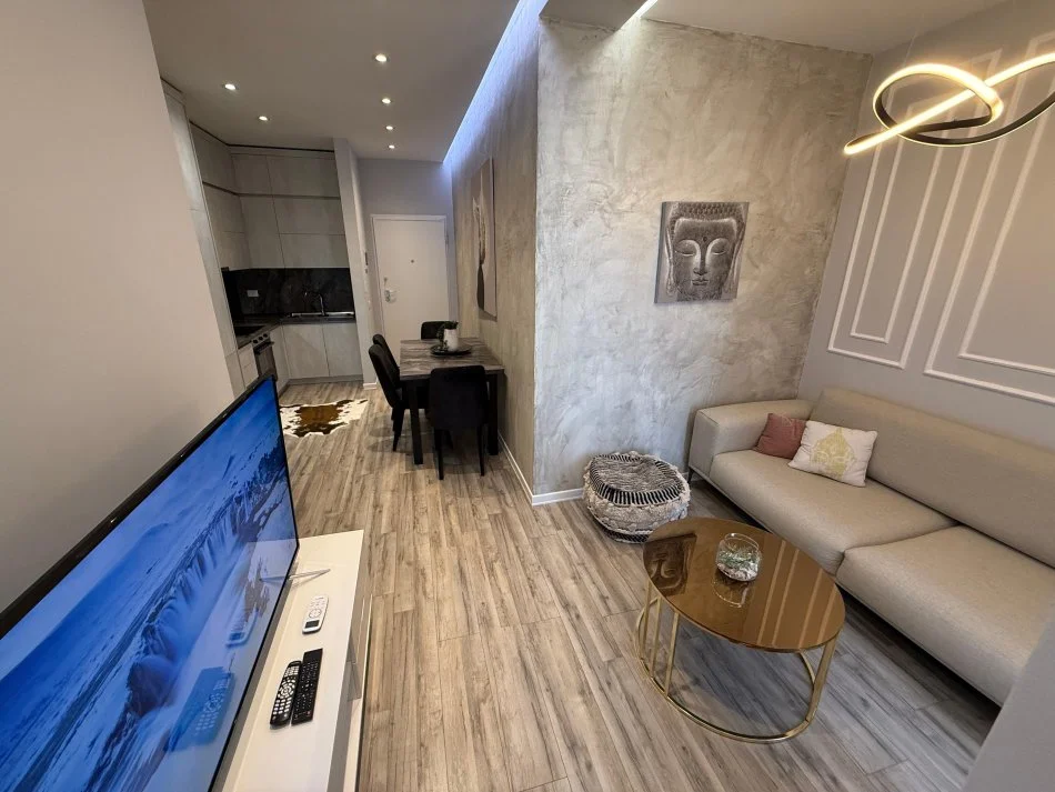 Tirane, jepet me qera apartament 1+1 Kati 4, 70 m² 700 € 