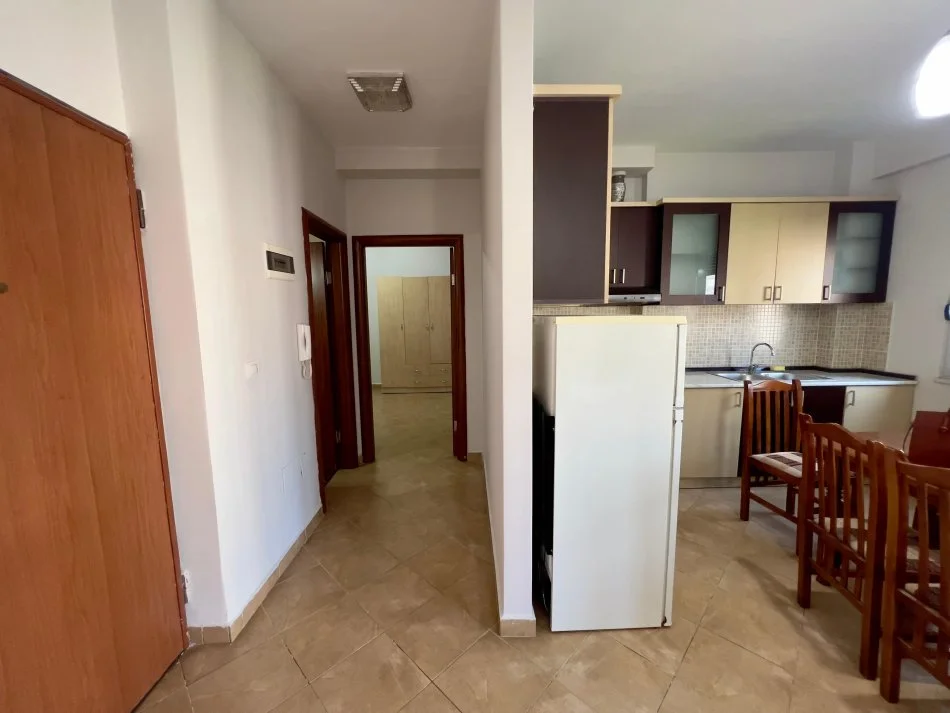 Tirane, jepet me qera apartament 1+1+Ballkon Kati 6, 70 m² 550 € (rruga e dibres)