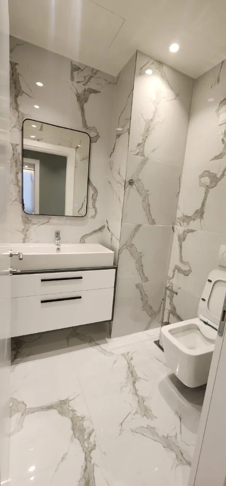 Tirane, jepet me qera apartament 2+1+Ballkon Kati 6, 81 m² 1.600 € (Lake View)