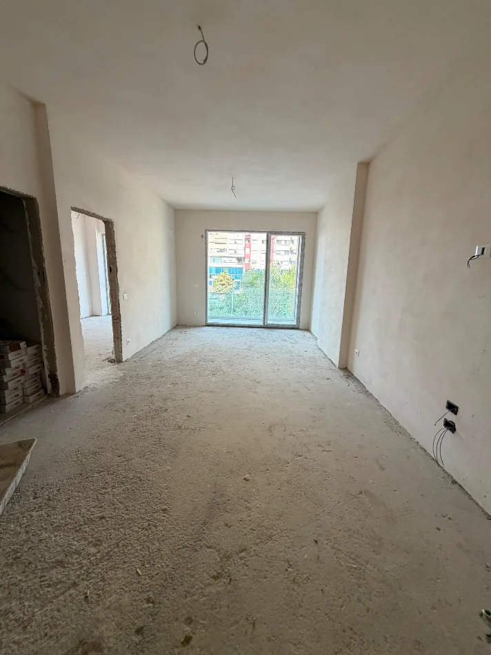 Tirane, shitet apartament 1+1+Ballkon Kati 2, 79 m² 146.600 € (Fusha aviacionit)
