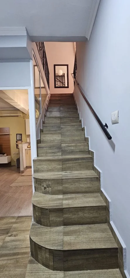 Tirane, jepet me qera Vile 2 Katshe Kati 2, 120 m² 700 € (Tek Medreseja)