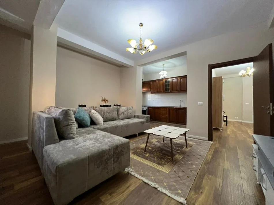 Tirane, jepet me qera apartament 2+1 Kati 3, 103 m² 800 € (myslym shyri)