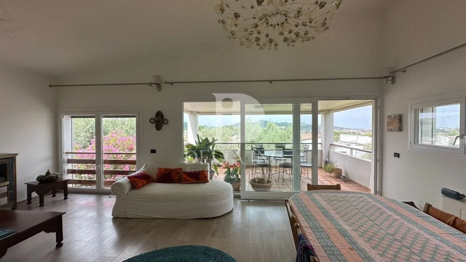 Tirane, shitet Vile 3+1+Aneks+Ballkon Kati 0, 475 m² 650.000 € (Long Hill,TEG)