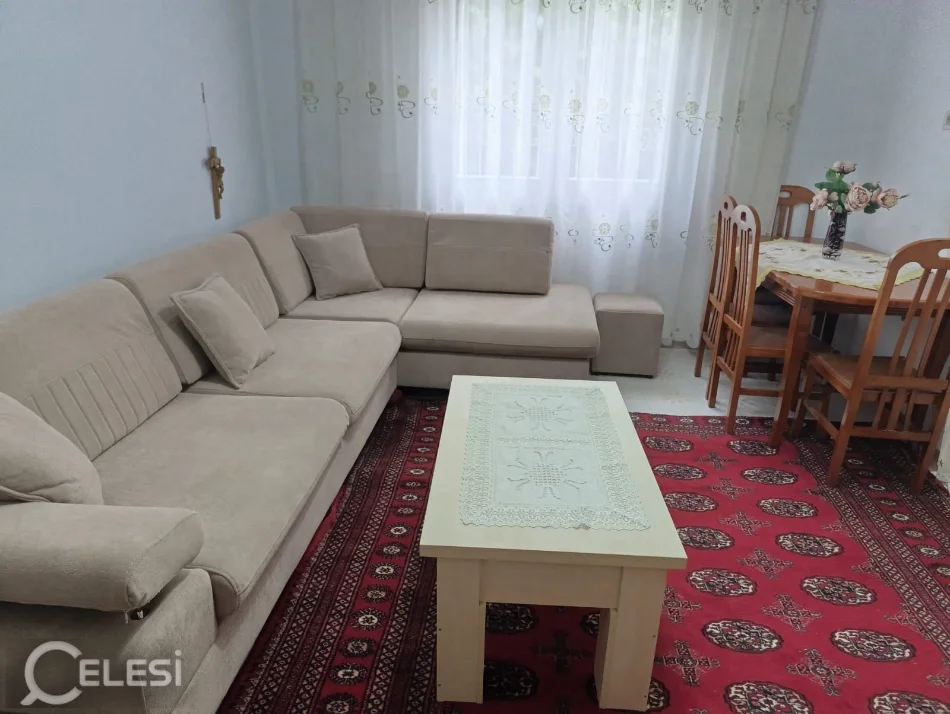Shqiperi, jepet me qera apartament 2+1+Ballkon Kati 1, 75 m² 500 € (KOMBINAT)