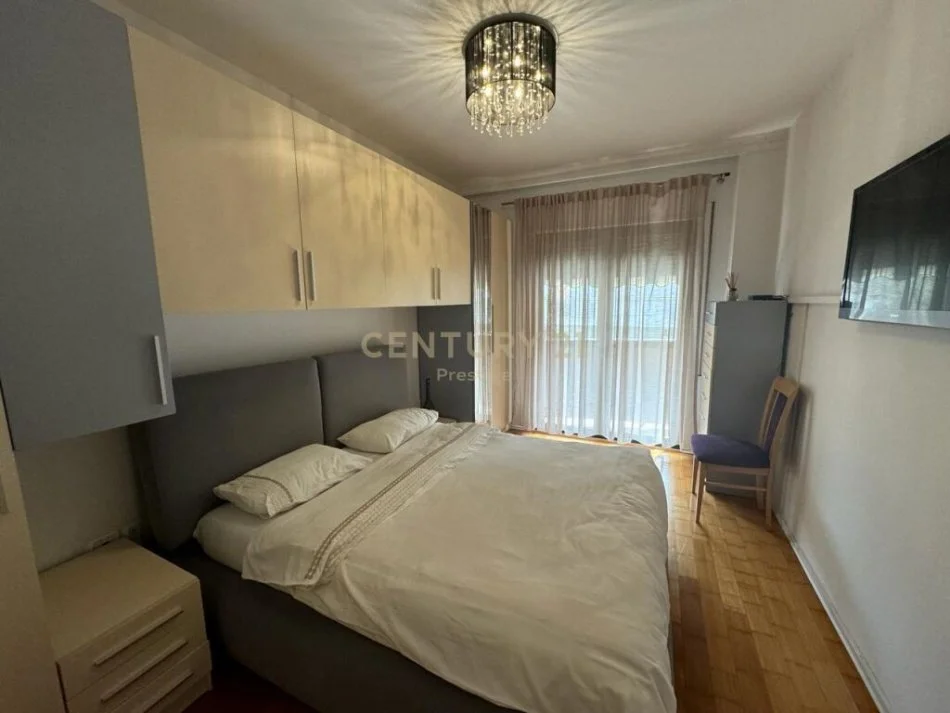Tirane, jepet me qera apartament 1+1+Ballkon Kati 1, 70 m² 1.000 € (rtsh)
