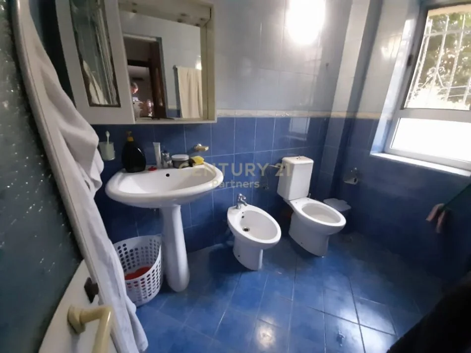 Tirane, jepet me qera apartament 1+1 Kati 1, 56 m² 400 € (Vasil Shanto, Rruga "Irfan Tomini")