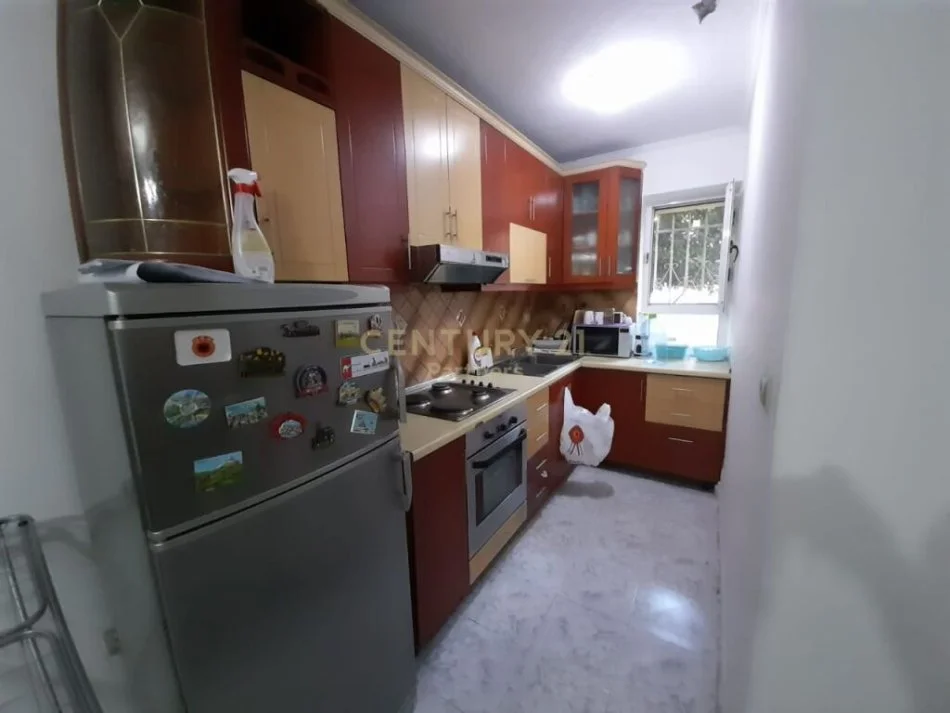 Tirane, jepet me qera apartament 1+1 Kati 1, 56 m² 400 € (Vasil Shanto, Rruga "Irfan Tomini")