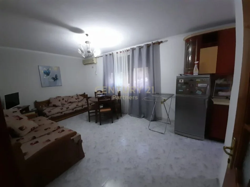 Tirane, jepet me qera apartament 1+1 Kati 1, 56 m² 400 € (Vasil Shanto, Rruga "Irfan Tomini")