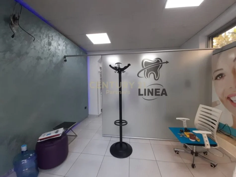 Tirane, jepet me qera dyqan Kati 0, 85 m² 900 € (Vasil Shanto, Rruga "Irfan Tomini")