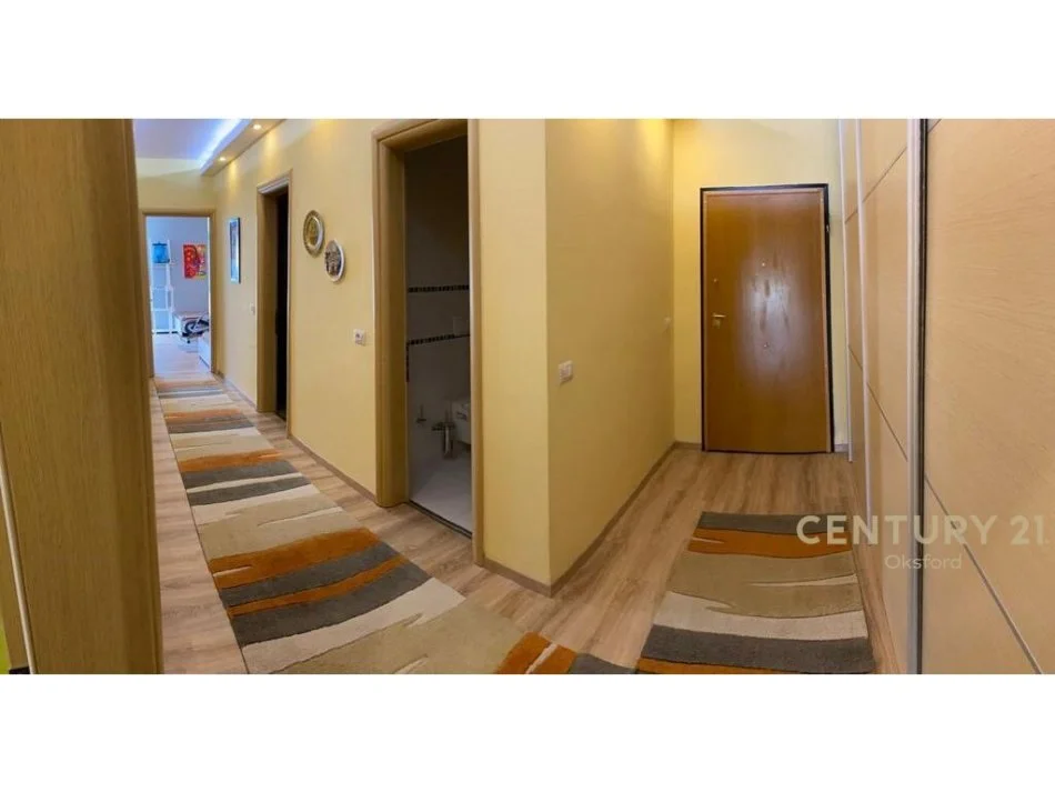 Tirane, jepet me qera apartament 2+1 Kati 13, 130 m² 830 € (ish ekspozita)