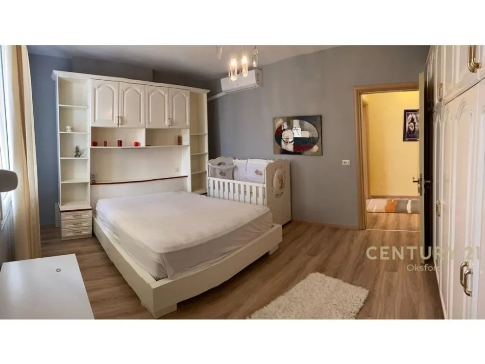Tirane, jepet me qera apartament 2+1 Kati 13, 130 m² 830 € (ish ekspozita)