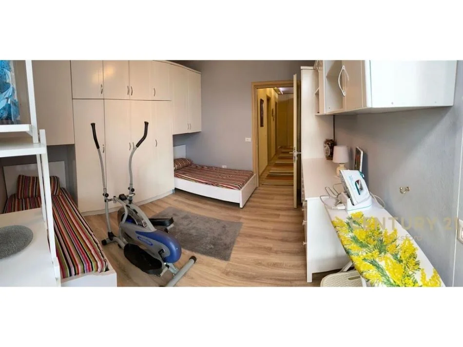 Tirane, jepet me qera apartament 2+1 Kati 13, 130 m² 830 € (ish ekspozita)