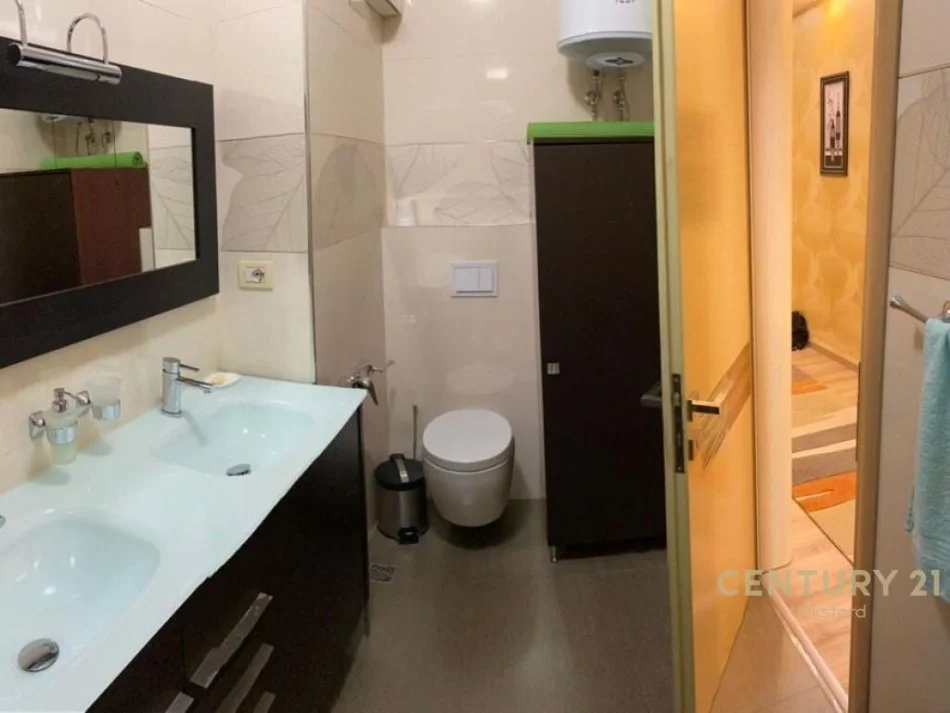 Tirane, jepet me qera apartament 2+1 Kati 13, 130 m² 830 € (ish ekspozita)