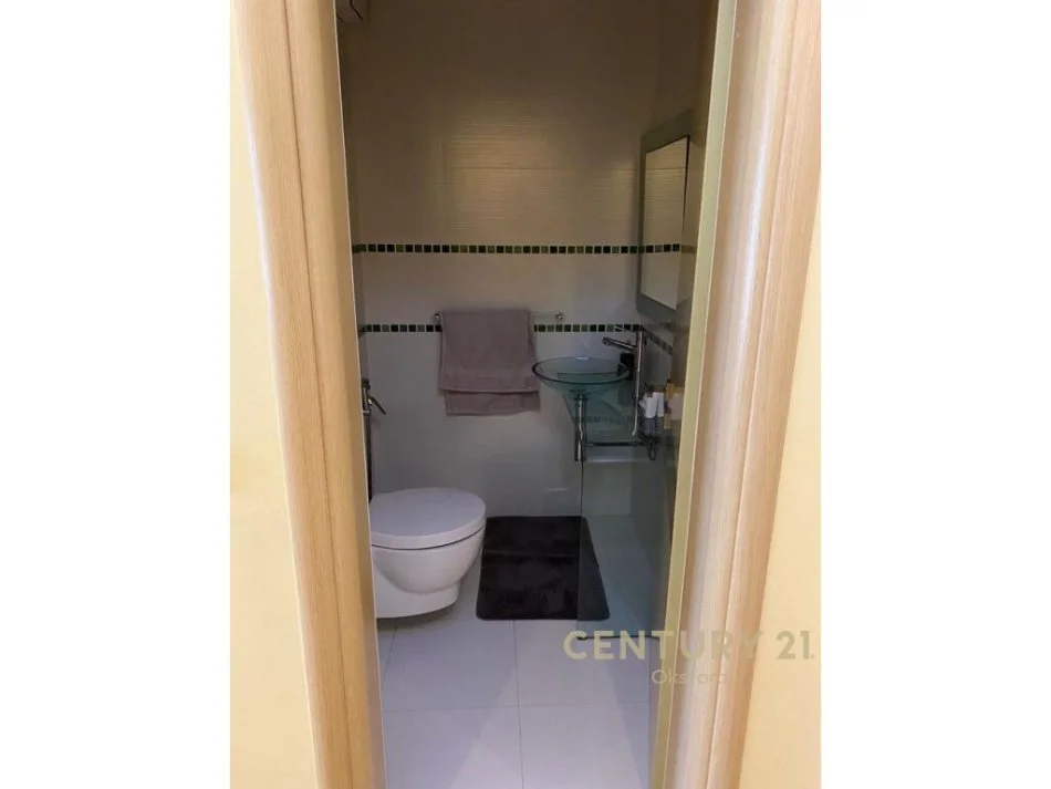 Tirane, jepet me qera apartament 2+1 Kati 13, 130 m² 830 € (ish ekspozita)