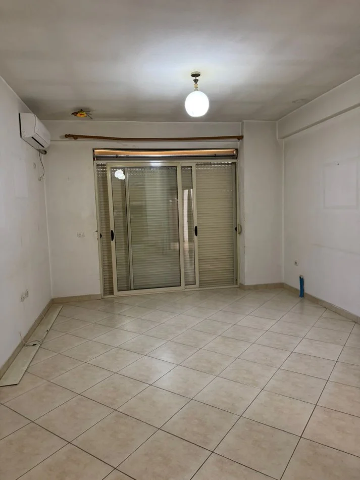 Tirane, jepet me qera apartament 1+1+Ballkon Kati 9, 70 m² 260 € (rruga Teodor Keko)