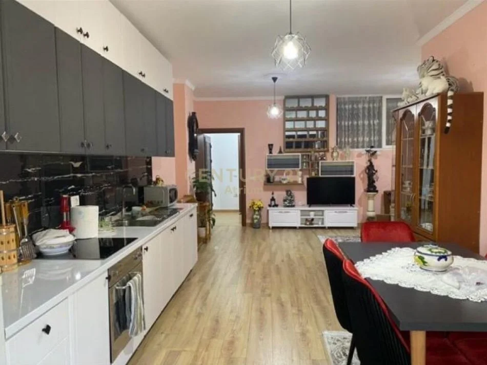 Tirane, shitet apartament 2+1 Kati 2, 102 m² (FRESK)