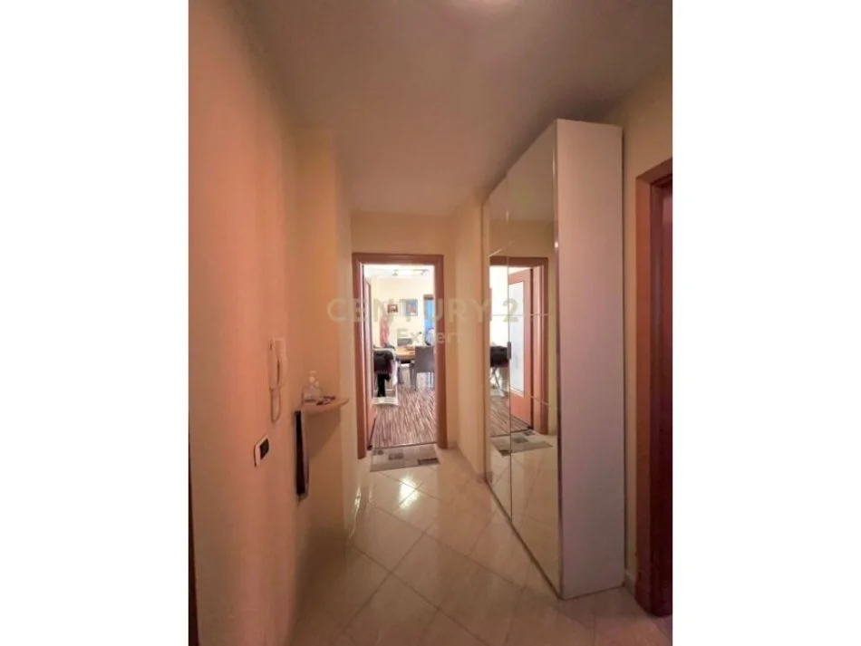 Tirane, shitet apartament 2+1 Kati 5, 143 m² 210.000 € (rruga e dibres)