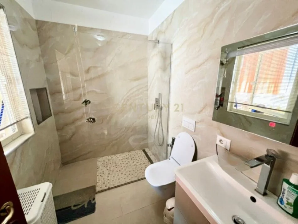 Tirane, shitet apartament 2+1 Kati 5, 143 m² 210.000 € (rruga e dibres)