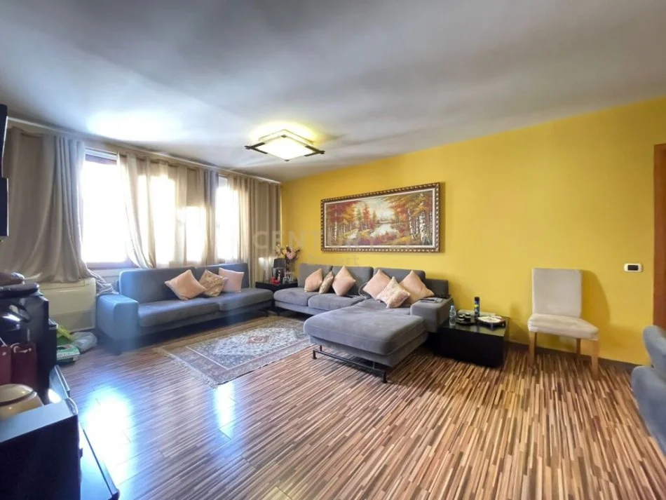 Tirane, shitet apartament 2+1 Kati 5, 143 m² 210.000 € (rruga e dibres)