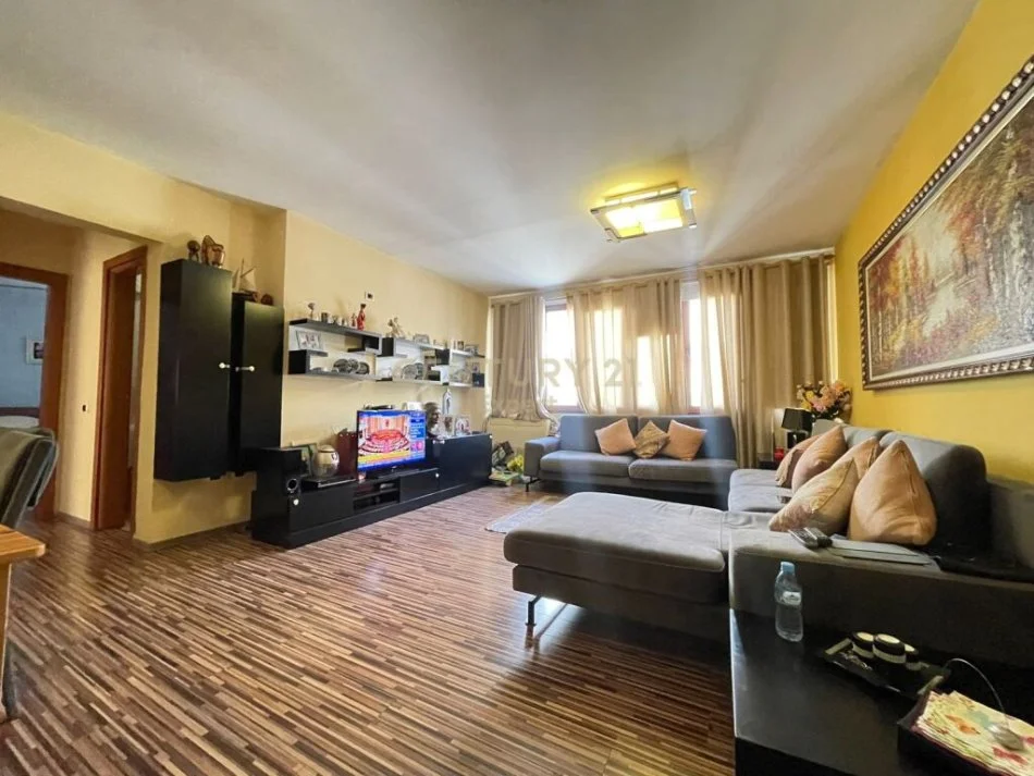 Tirane, shitet apartament 2+1 Kati 5, 143 m² 210.000 € (rruga e dibres)