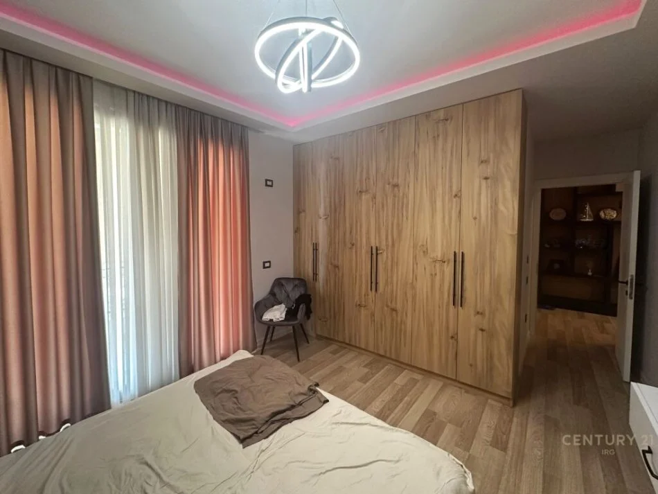 Tirane, shitet apartament 2+1 , 95 m² 150.000 € (Fresk)