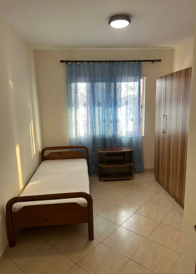 Tirane, jepet me qera apartament 3+1 Kati 8, 550 € 