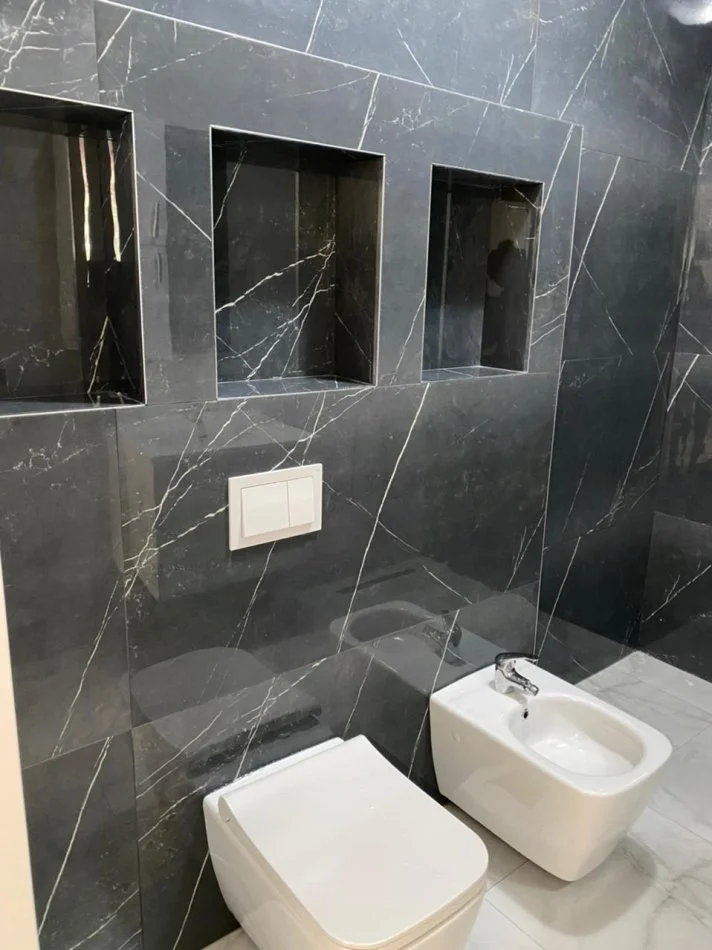 Tirane, jepet me qera apartament 2+1+Ballkon Kati 2, 102 m² 600 € (Liqeni i Thate)