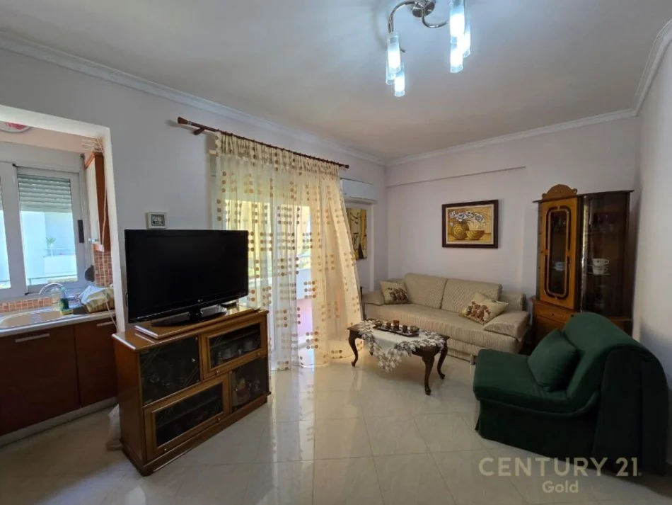 Vlore, jepet me qera apartament 1+1+Ballkon Kati 3, 70 m² 380 € (lungomare,Vlore)