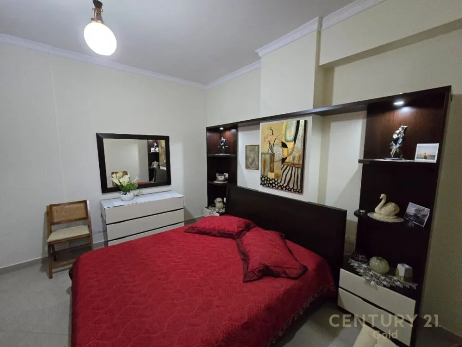 Vlore, jepet me qera apartament 1+1+Ballkon Kati 3, 70 m² 380 € (lungomare,Vlore)