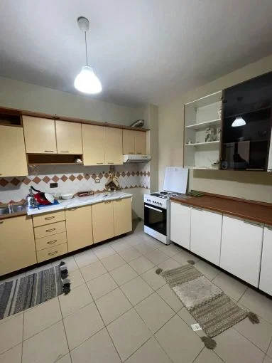 Tirane, jepet me qera apartament 2+1+Aneks+Ballkon Kati 3, 114 m² 800 € (Qender)