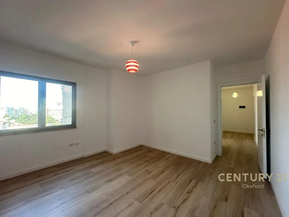 Tirane, shitet apartament 1+1+Ballkon Kati 8, 76 m² 150.000 € (RING CENTER)
