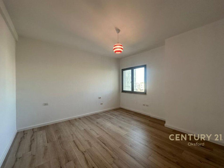 Tirane, shitet apartament 1+1+Ballkon Kati 8, 76 m² 150.000 € (RING CENTER)