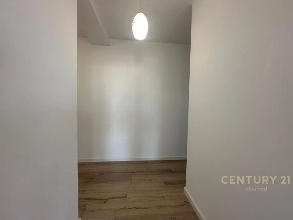 Tirane, shitet apartament 1+1+Ballkon Kati 8, 76 m² 150.000 € (RING CENTER)