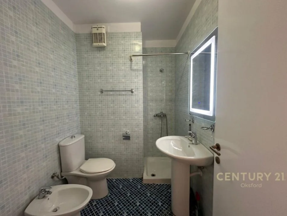 Tirane, shitet apartament 1+1+Ballkon Kati 8, 76 m² 150.000 € (RING CENTER)