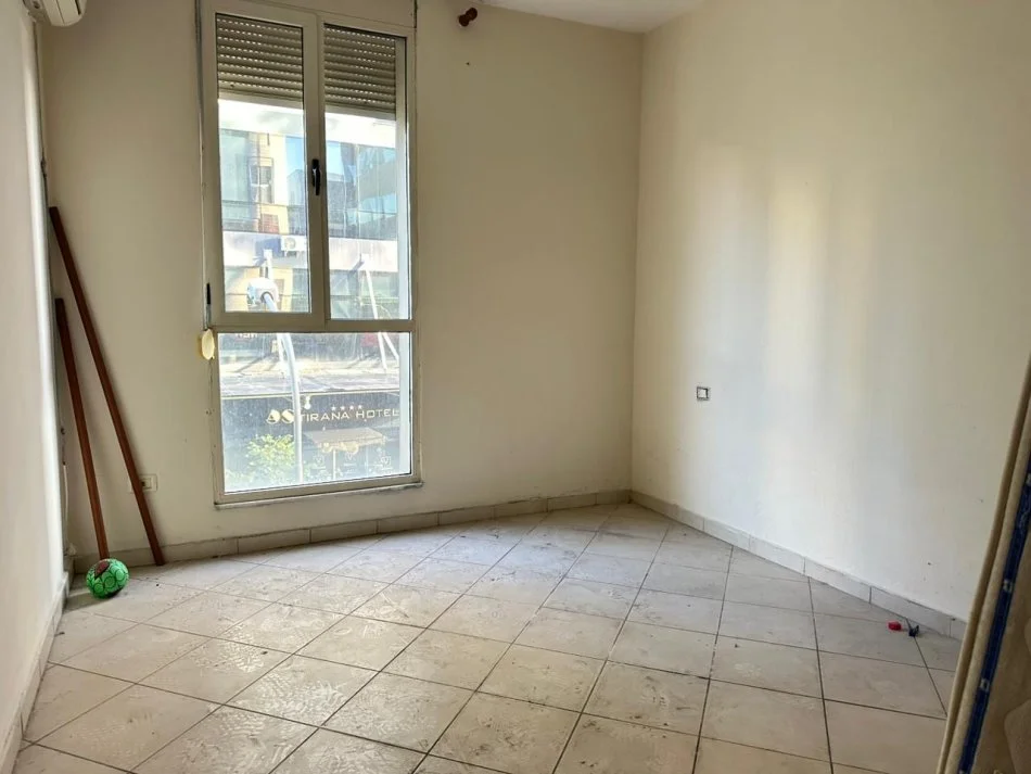 Tirane, shitet apartament 2+1+2+Ballkon , 95 m² 180.000 € (Usluga, Stacioni Trenit)