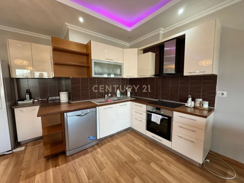 Tirane, shitet 2+1 Kati 6, 126 m² 160.000 € (casa italia)