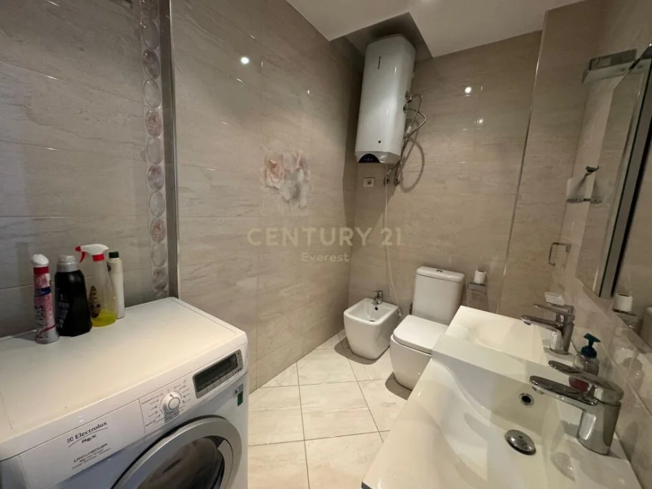 Tirane, shitet 2+1 Kati 6, 126 m² 160.000 € (casa italia)