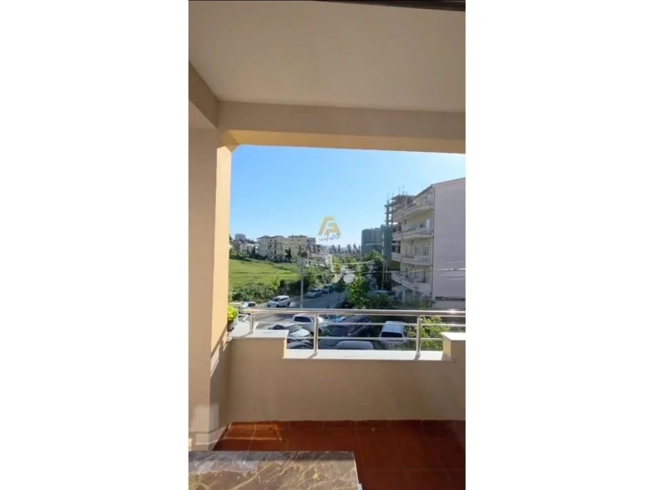 Tirane, shitet Vile 4+1 Kati 3, 650.000 € 