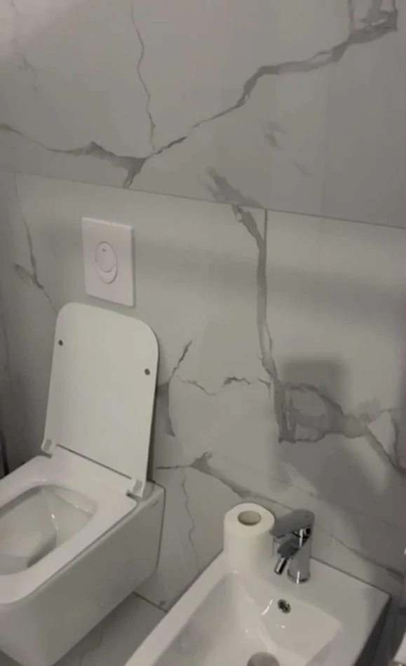 Tirane, jepet me qera apartament 1+1+Ballkon Kati 5, 74 m² 550 € (KOMUNA E PARISIT)