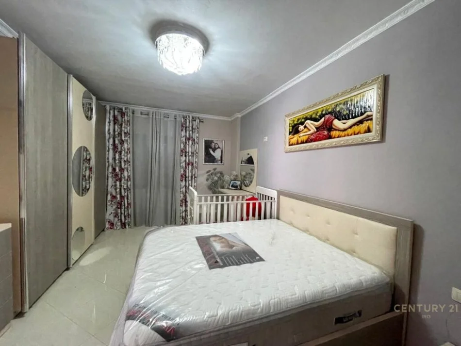 Tirane, jepet me qera apartament 2+1+Aneks+Ballkon Kati 2, 107 m² 500 € (YZBERISH)