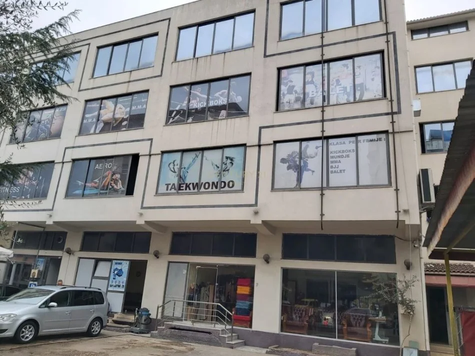 Tirane, jap me qera ambjent biznesi Kati 3, 420 m² 1.200 € (rruga e kavajes)