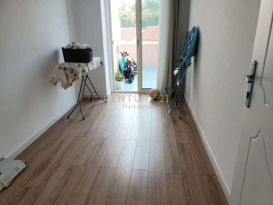 Tirane, shitet apartament 2+1+Ballkon Kati 6, 116 m² 115.000 € (Fresk, Rruga "Muhamet Deliu", stacioni parafundit i Porcelanit.)